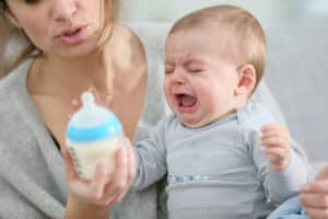 bebe-8-mois-fatigue-pleurs