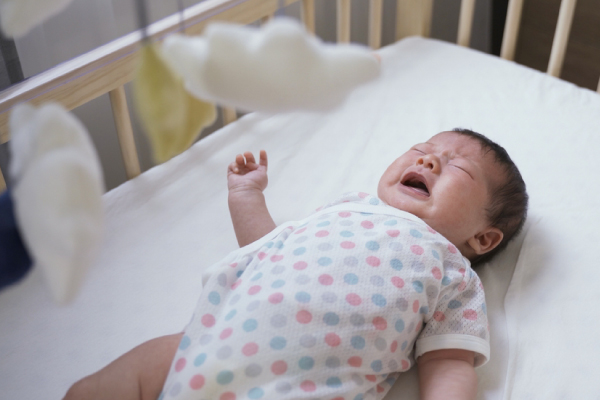 Comment le RGO de bébé impacte son sommeil ?