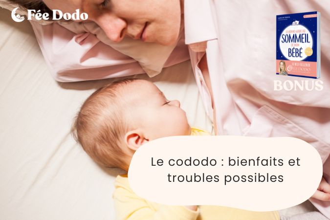bebe en cododo avec sa maman