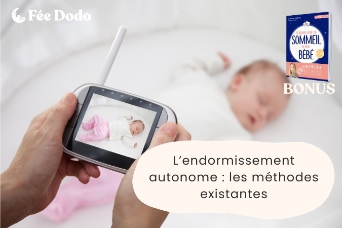 bébé qui dort dans son lit