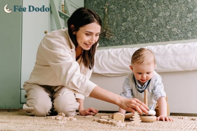 moment de jeu entre maman et bébé