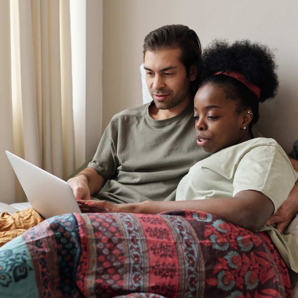 parents qui regardent les vidéos Fée Dodo